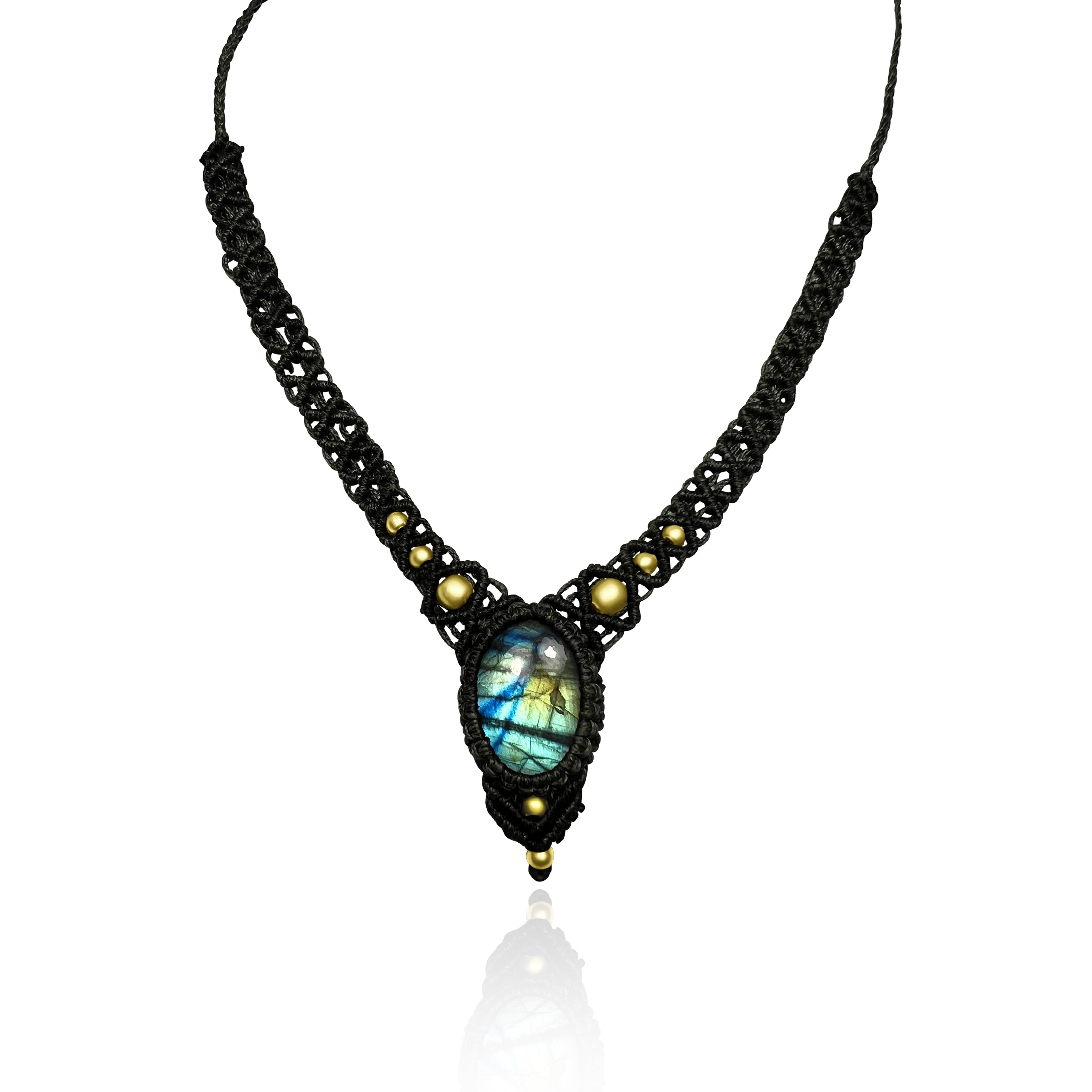 שרשרת מקרמה שחורה עם אבן לברדורייט