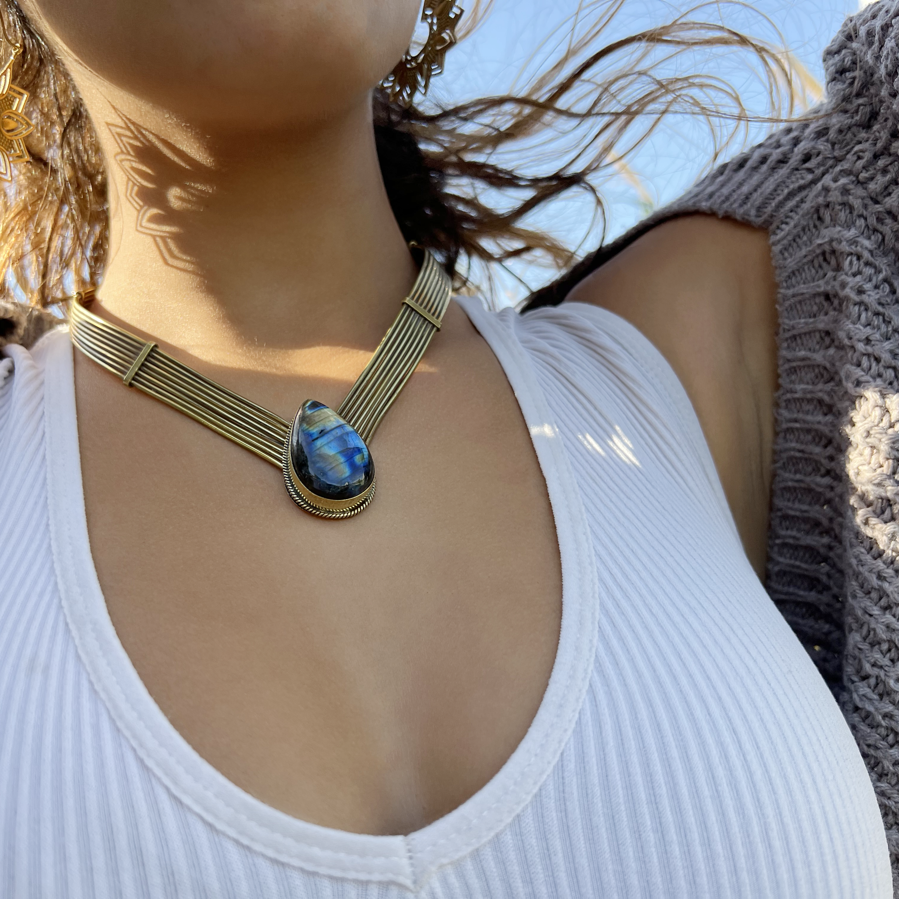 שרשרת צ'וקר חוויה עם אבן לברדורייט