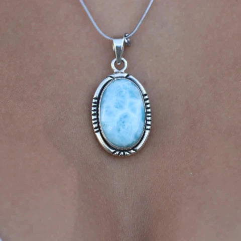 שרשרת עם תליון דגם אינדו