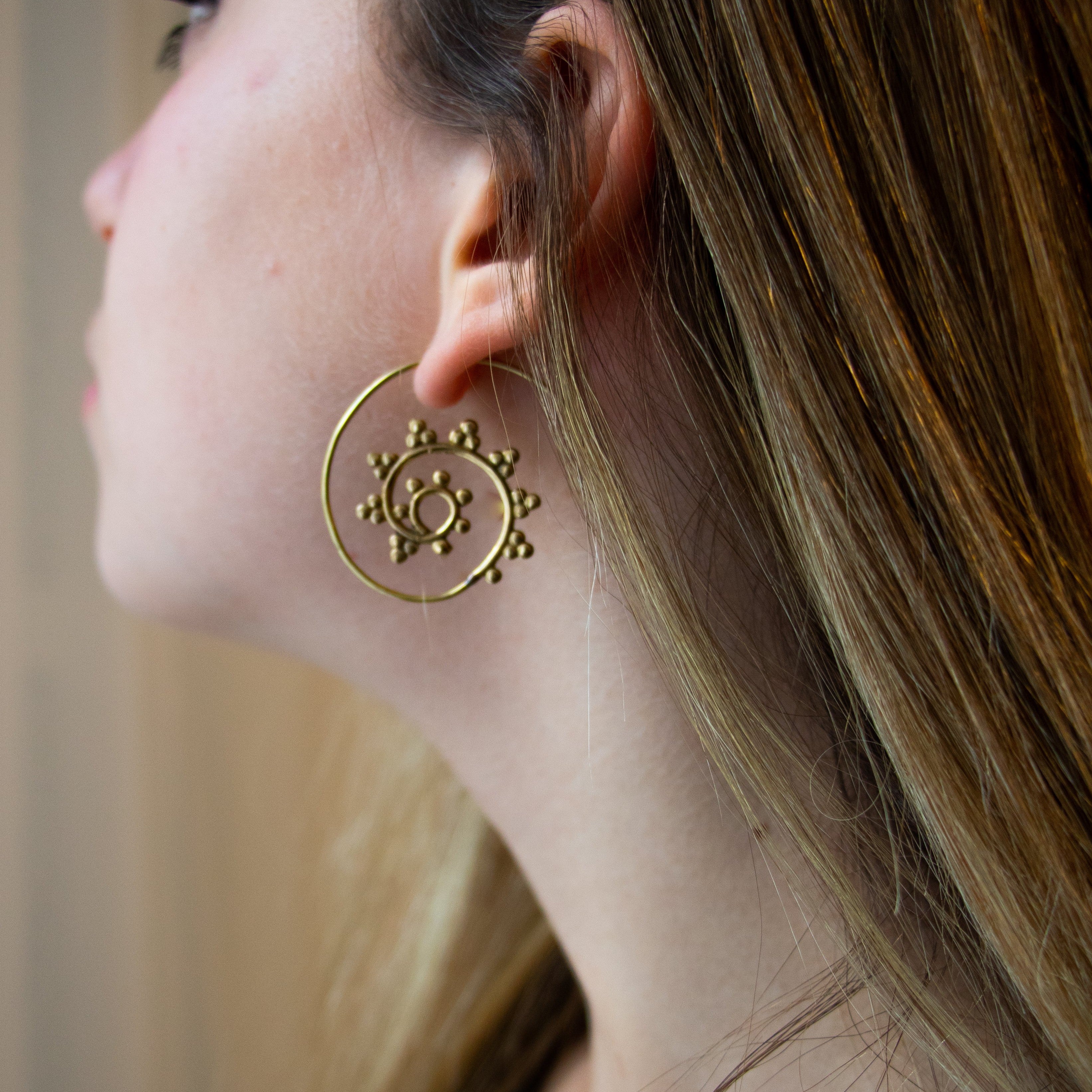 עגילי ספירלה דוט