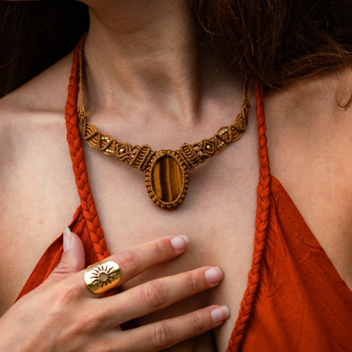 שרשרת מקרמה חומה טייגר איי