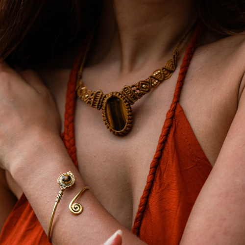 שרשרת מקרמה חומה טייגר איי