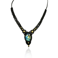 שרשרת מקרמה שחורה עם אבן לברדורייט