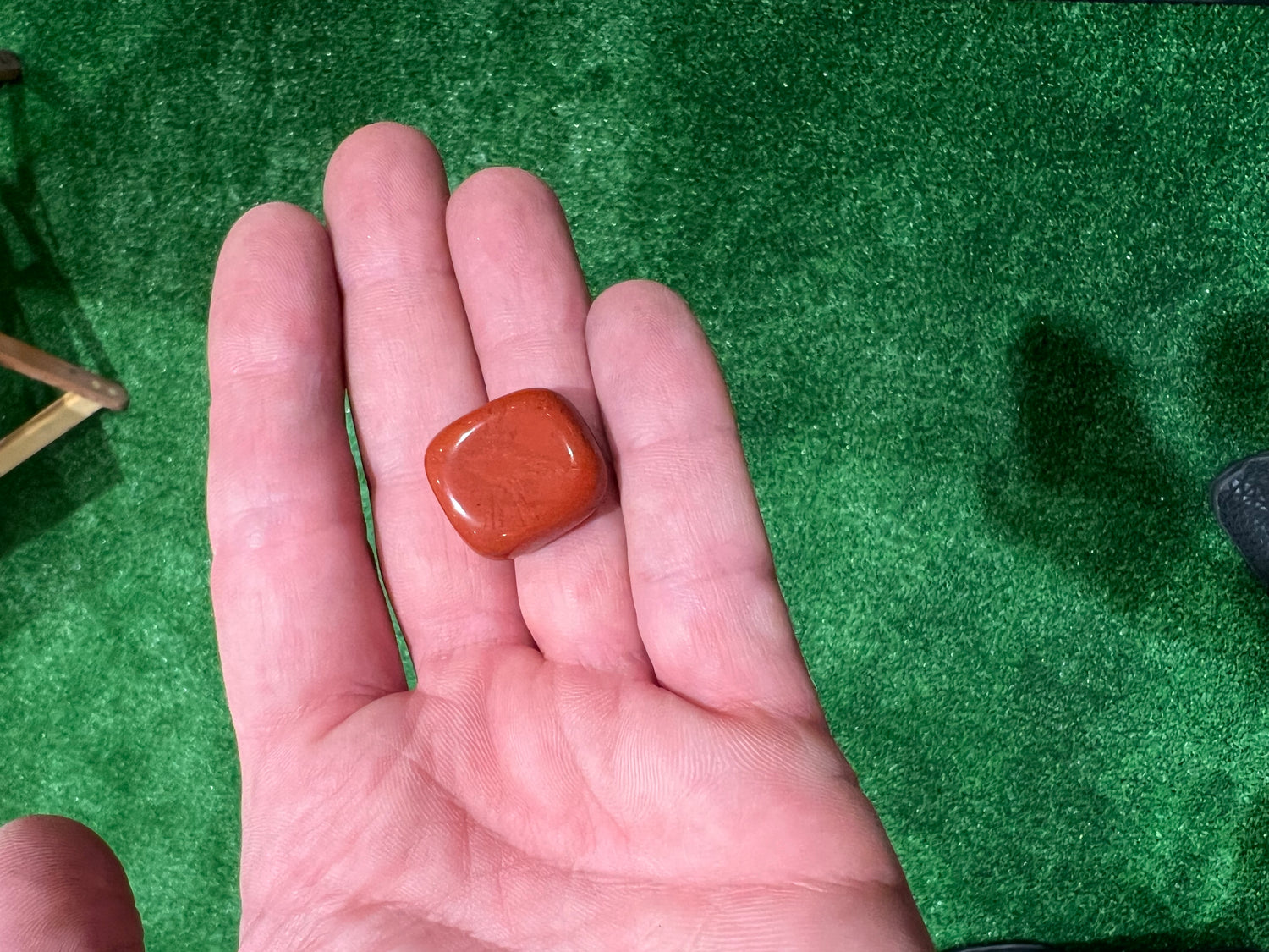 קריסטל ג׳ספר אדום