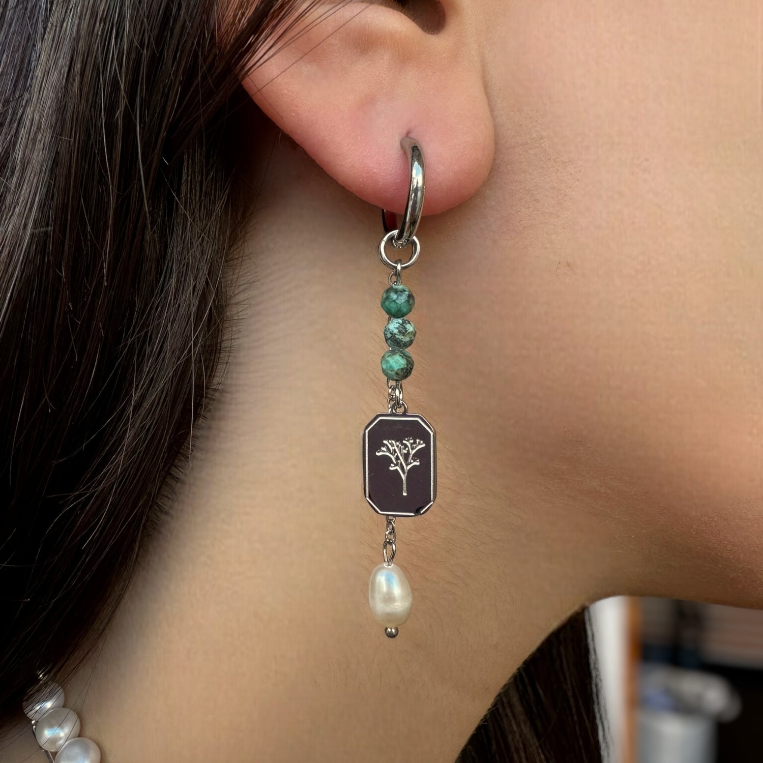 עגילי חישוק מרובע עם חריטה