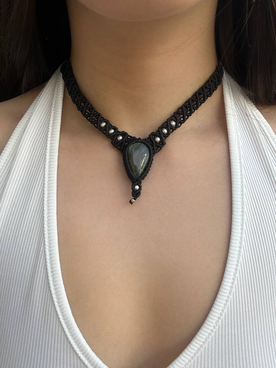 שרשרת מקרמה שחורה לברדורייט