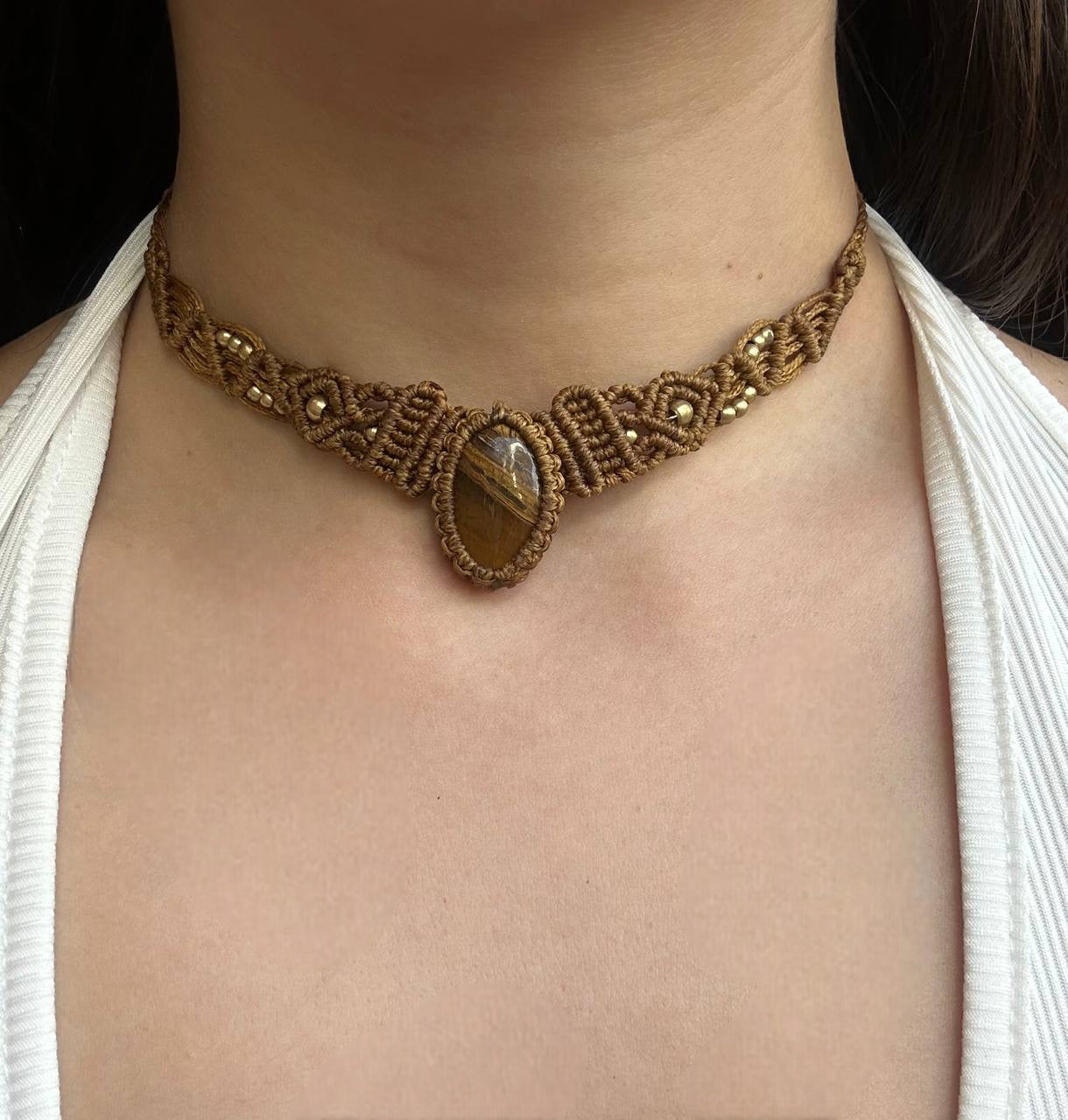 שרשרת מקרמה חומה טייגר איי