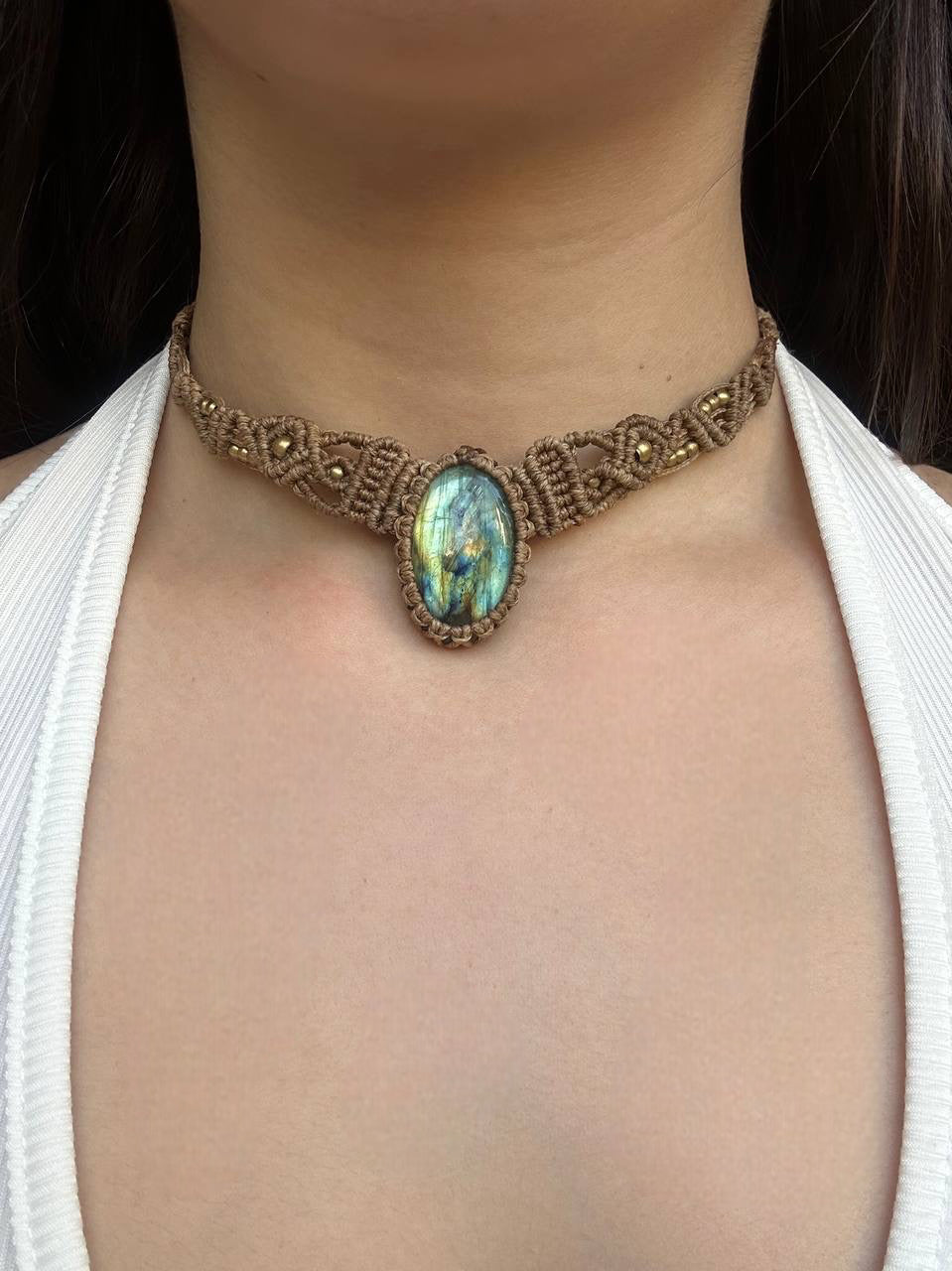 שרשרת מקרמה חומה לברדורייט