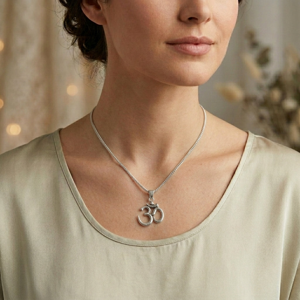 שרשרת עם תליון אום דגם יוגה