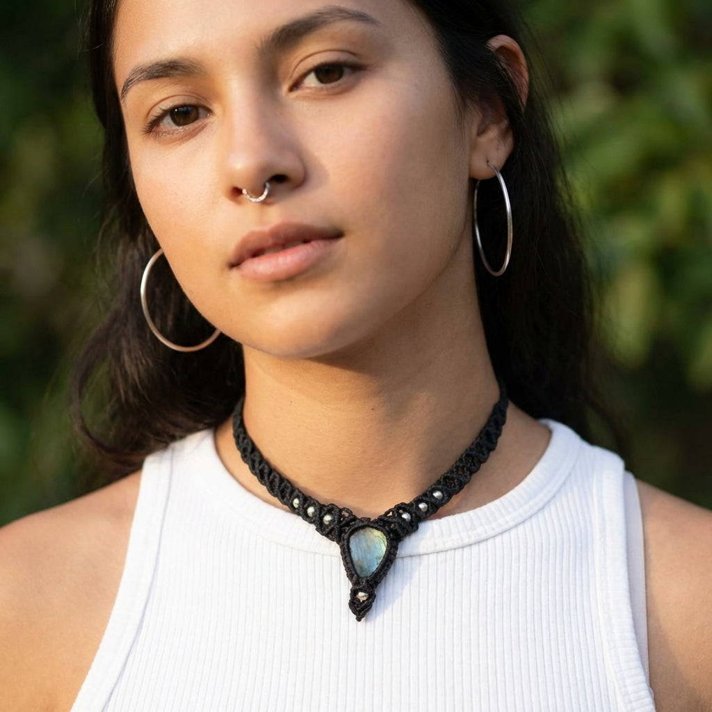 שרשרת מקרמה שחורה לברדורייט