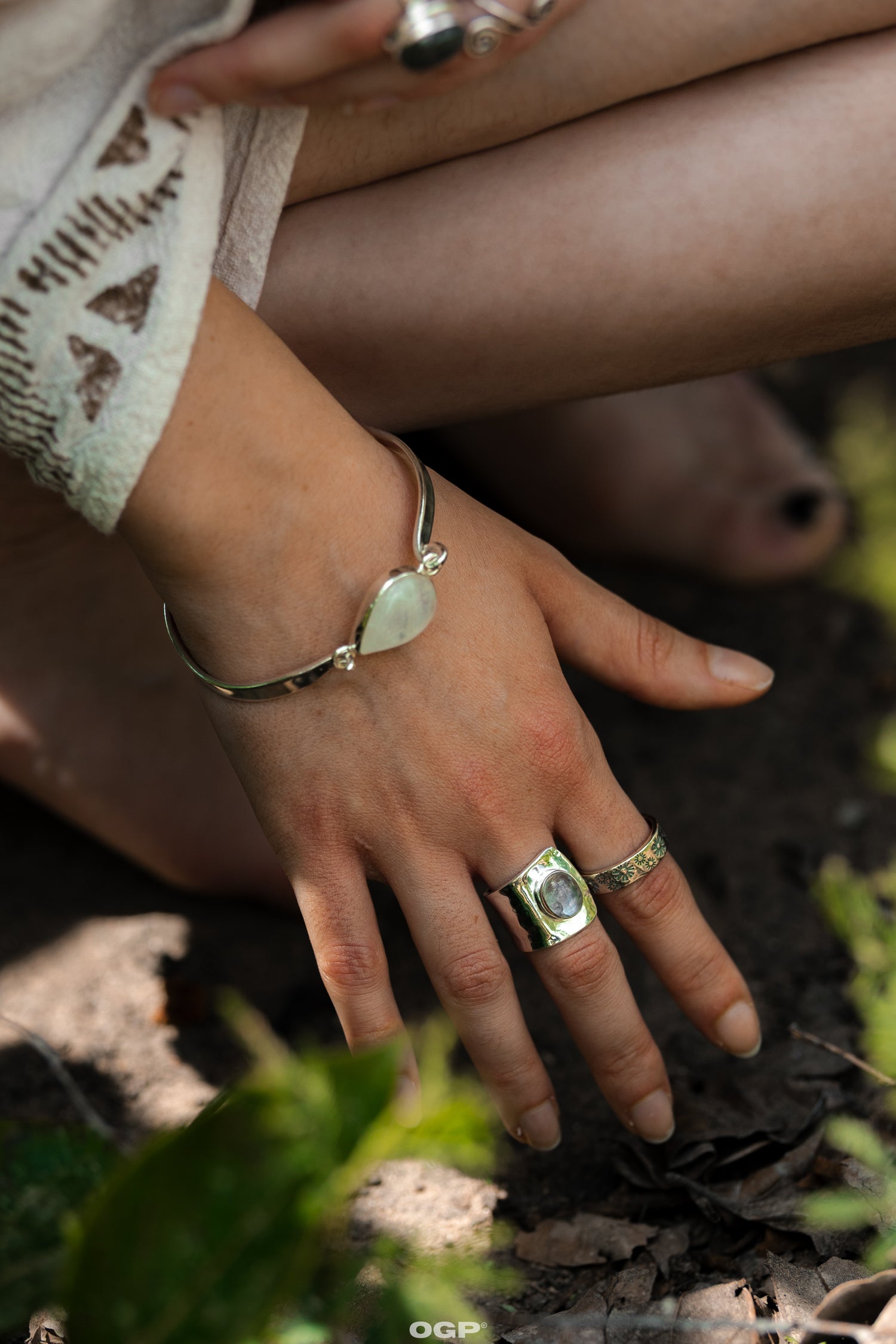 צמיד מון סטון קשיח