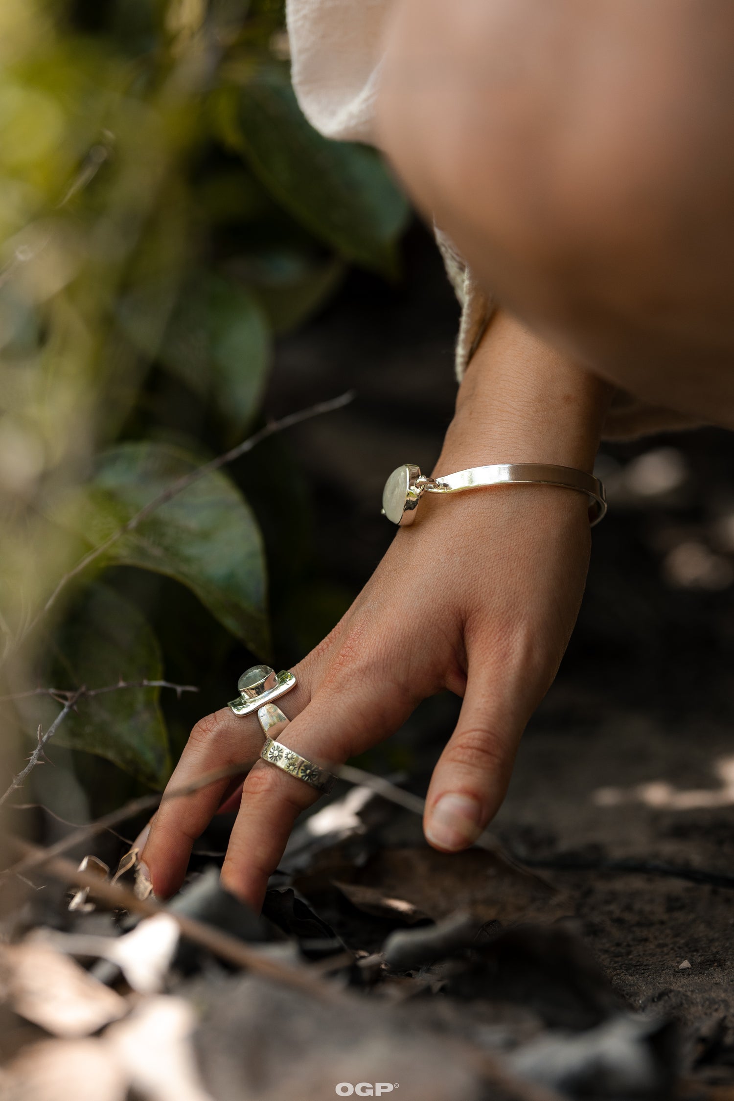 צמיד מון סטון קשיח