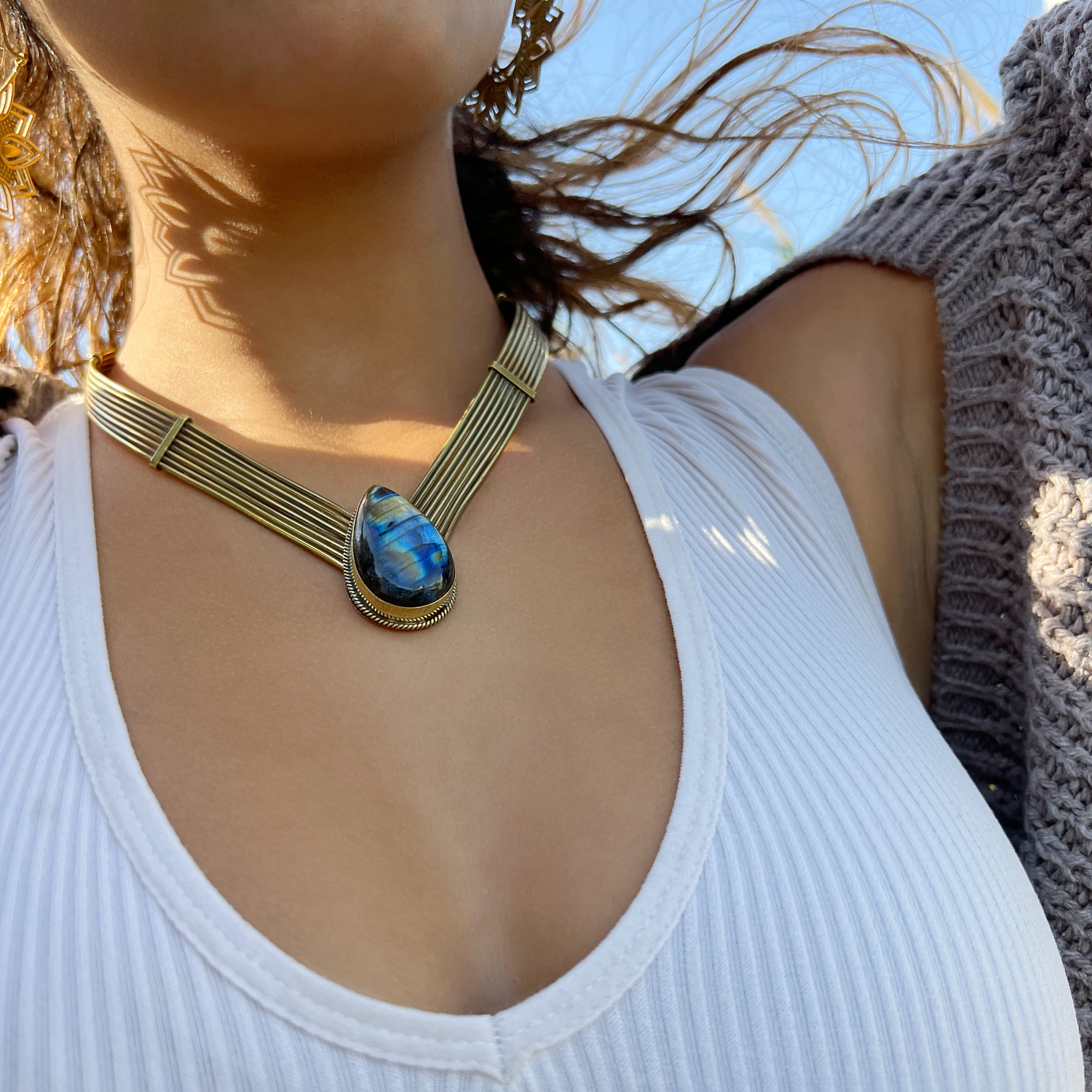 שרשרת צ'וקר חוויה עם אבן לברדורייט