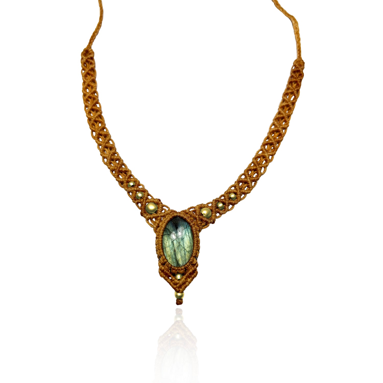 שרשרת מקרמה חומה עם אבן לברדורייט