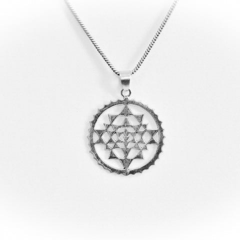 תליון סרי יאנטרה